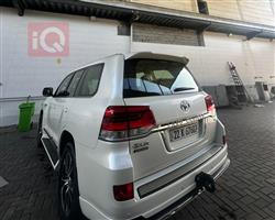 تۆیۆتا لاند کروزەر